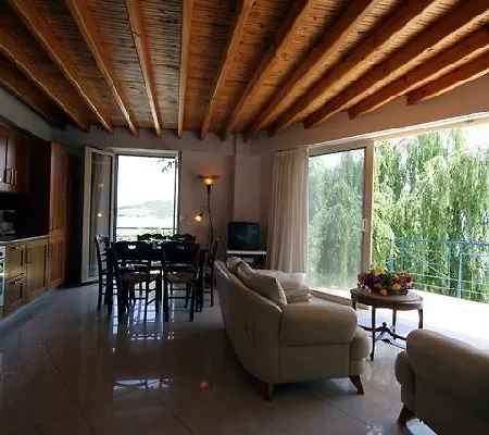 Апартаменты Beach House *